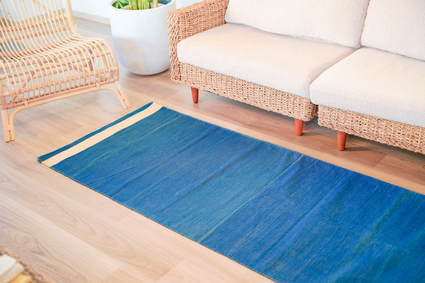 ハーブ染め 手織りラグ 　ネイビー