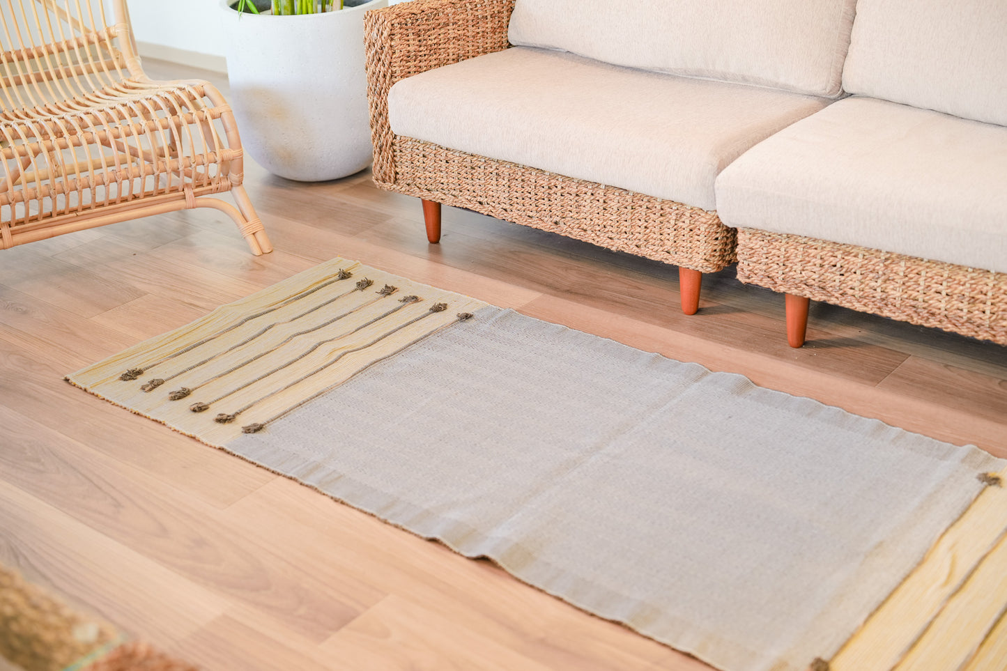 ハーブ染め 手織りラグ 　ヘリンボーン（コットン袋付き）2色